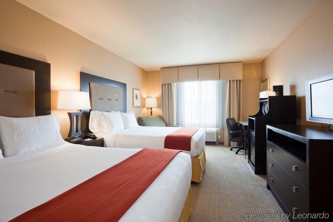 Holiday Inn Express Hotel And Suites Pearsall By Ihg Экстерьер фото